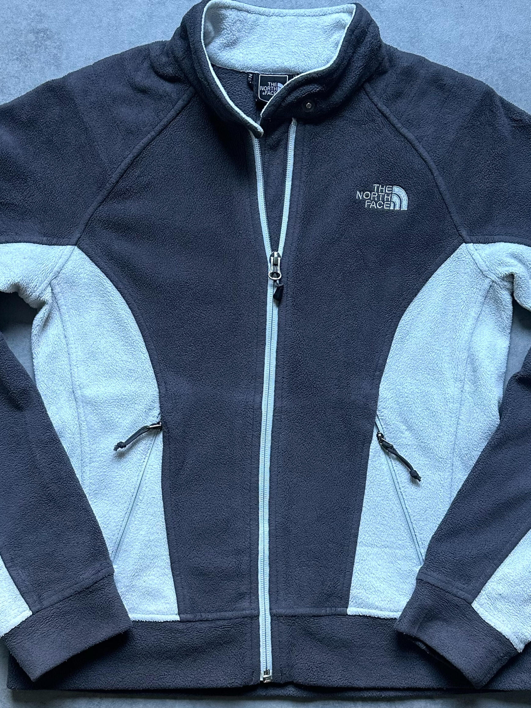 Schwarz-graue The North Face Fleecejacke – sorgfältig ausgewählte Secondhand-Mode von QUENARO